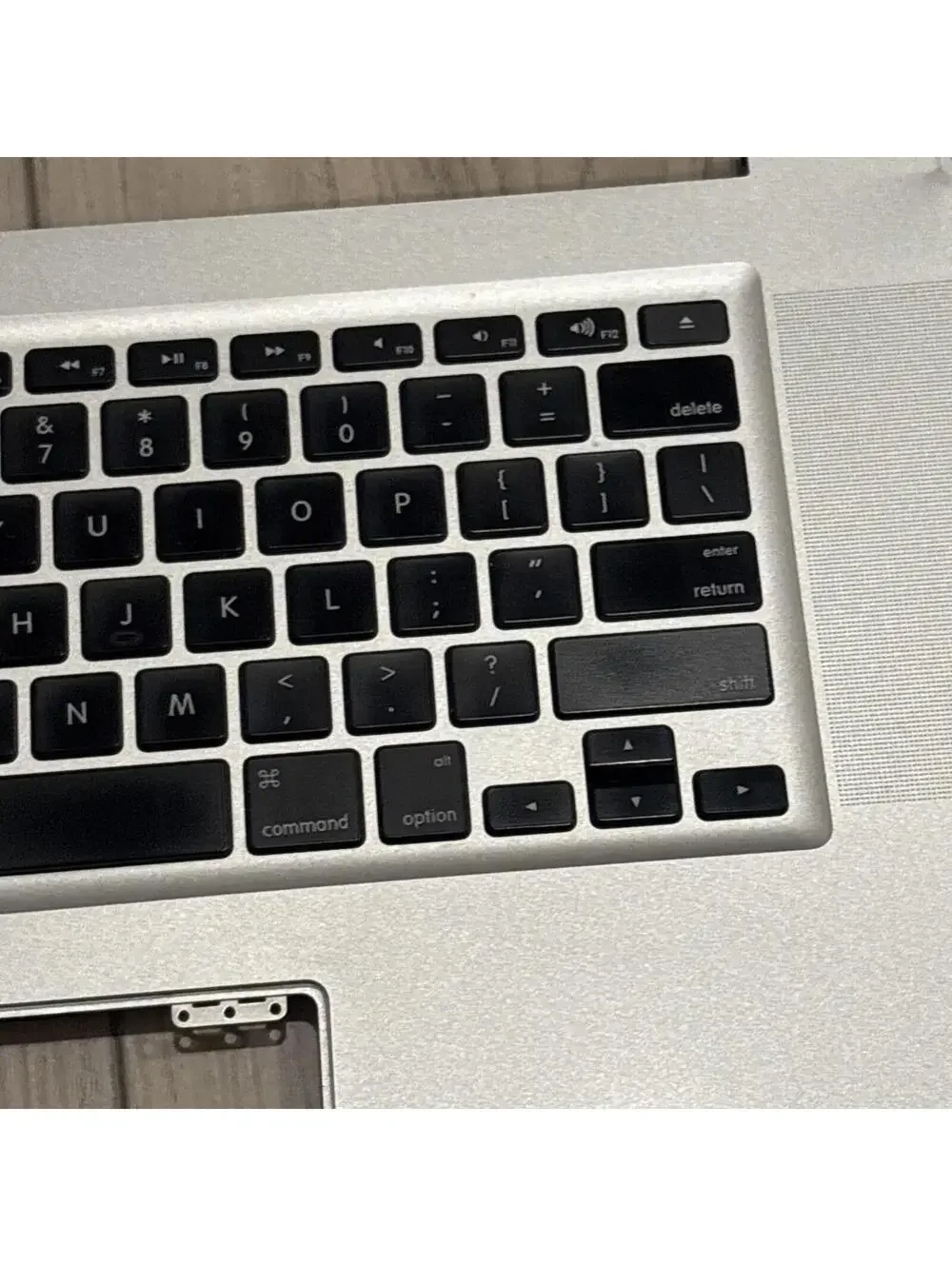 Grade B US Keyboard Top Case Topcase for MacBook Pro 17